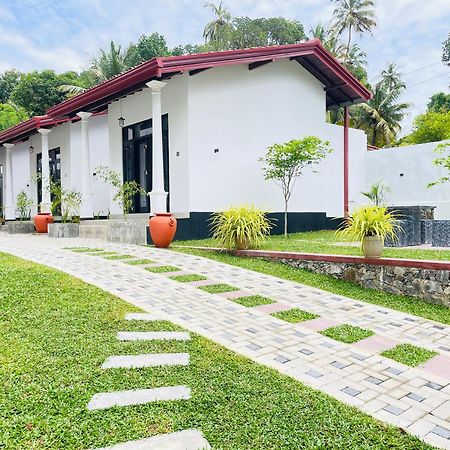 Thara Inn Villa Диквела Екстериор снимка